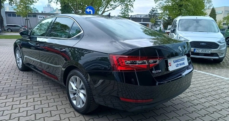 Skoda Superb cena 99900 przebieg: 121100, rok produkcji 2019 z Szczecin małe 596